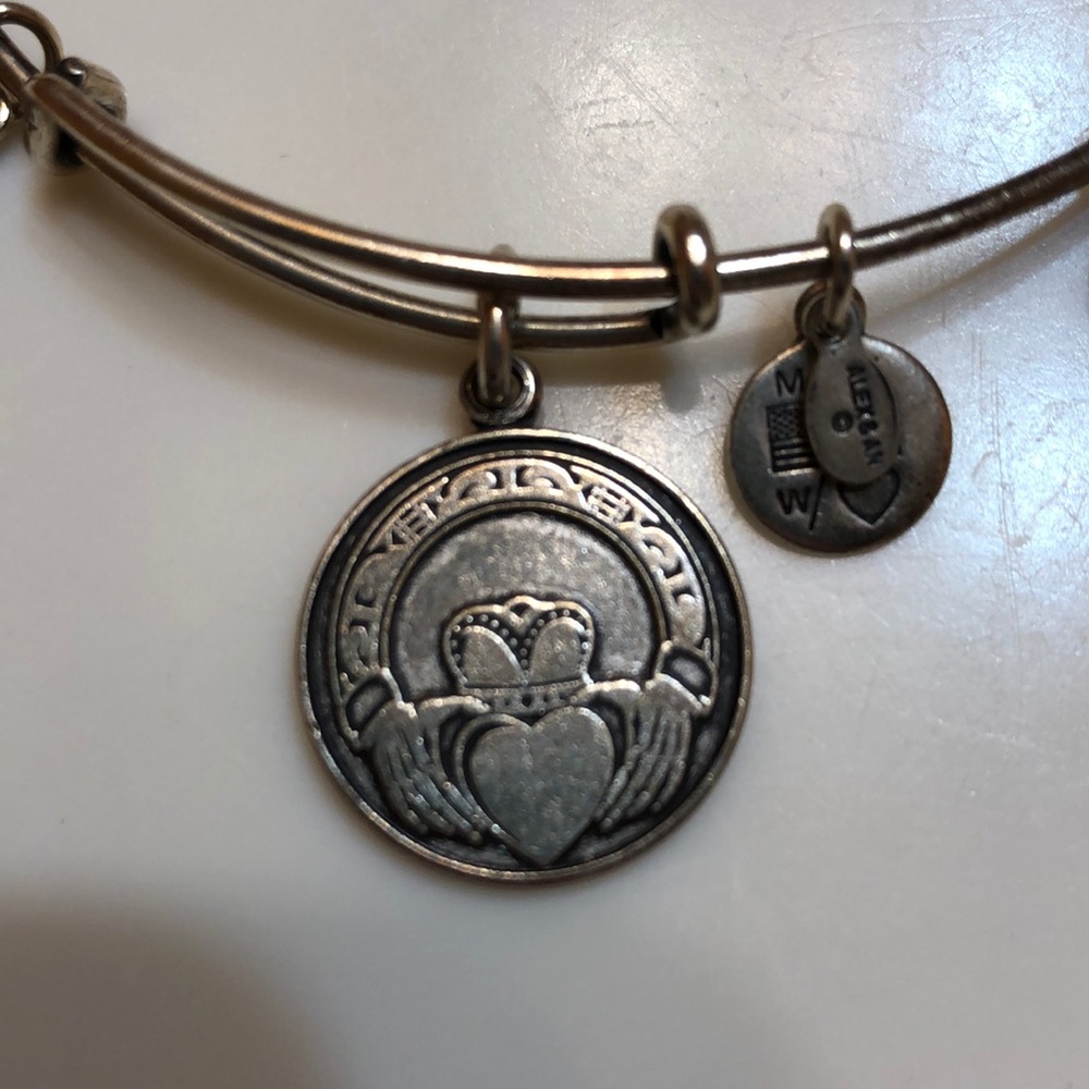 ☘️🇮🇪 Alex and Ani bangle